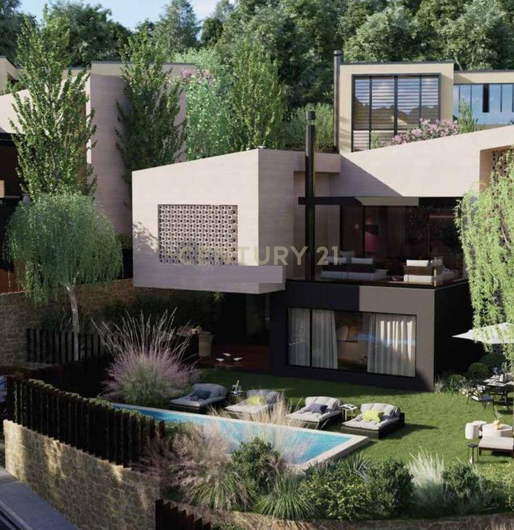 Villa 3+1+4 For Sale in Mjull - Bathore