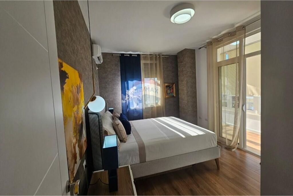 Jepet me qira apartament 1+ 1  tek 21 Dhjetori