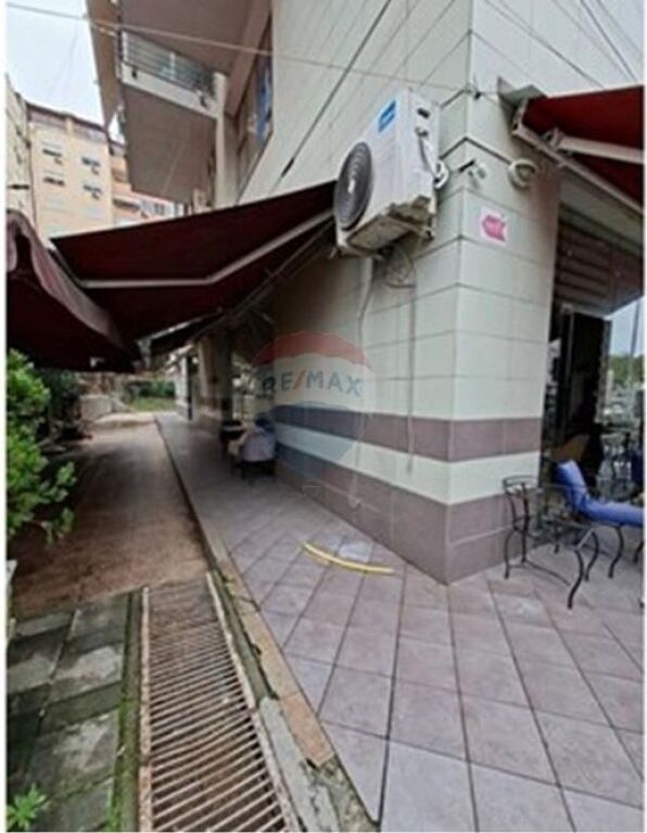 Commercial unit for rent in the Municipality of Paris