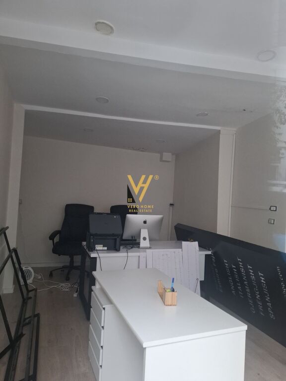 SHOP FOR RENT 25 M2 AT KOMUNA PARISIT 70,000 LEKE