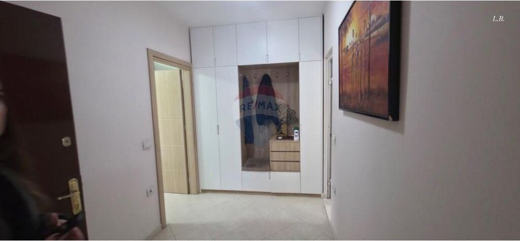 Apartament - Për Shitje - Tower Bridge, Tiranë