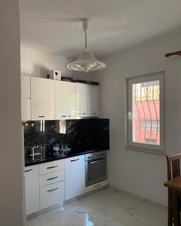 APARTAMENT ME QERA 1+1 RRUGA E DIBRES 50.000 LEKE