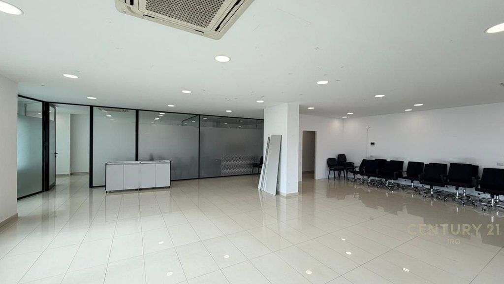 ZYRA ME QERA TEK HILTON, PRANE DELIJORGJIT