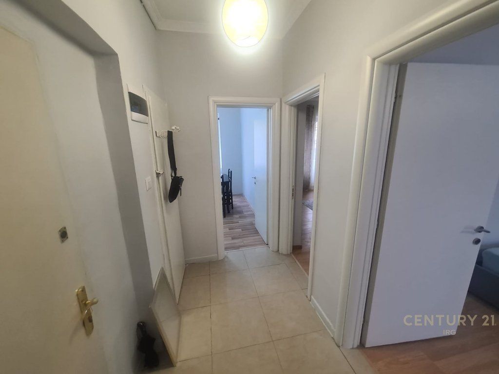 APARTAMENT 1+1+DEPO TEK RRUGA E DURRESIT!