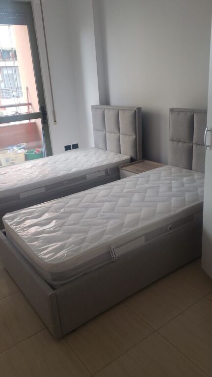 Jepet me qira 2+1+2 KOMUNA E PARISIT 700 mije leke