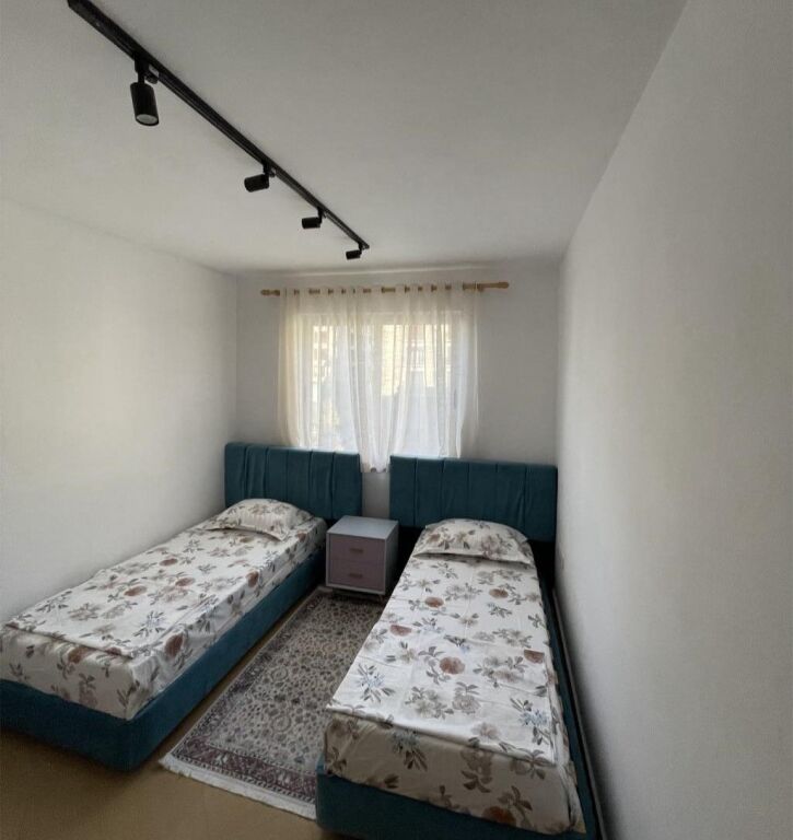 🏡 JEPET ME QIRA APARTAMENT 2+1 – Sheshi Skënderbej, pranë Galerisë