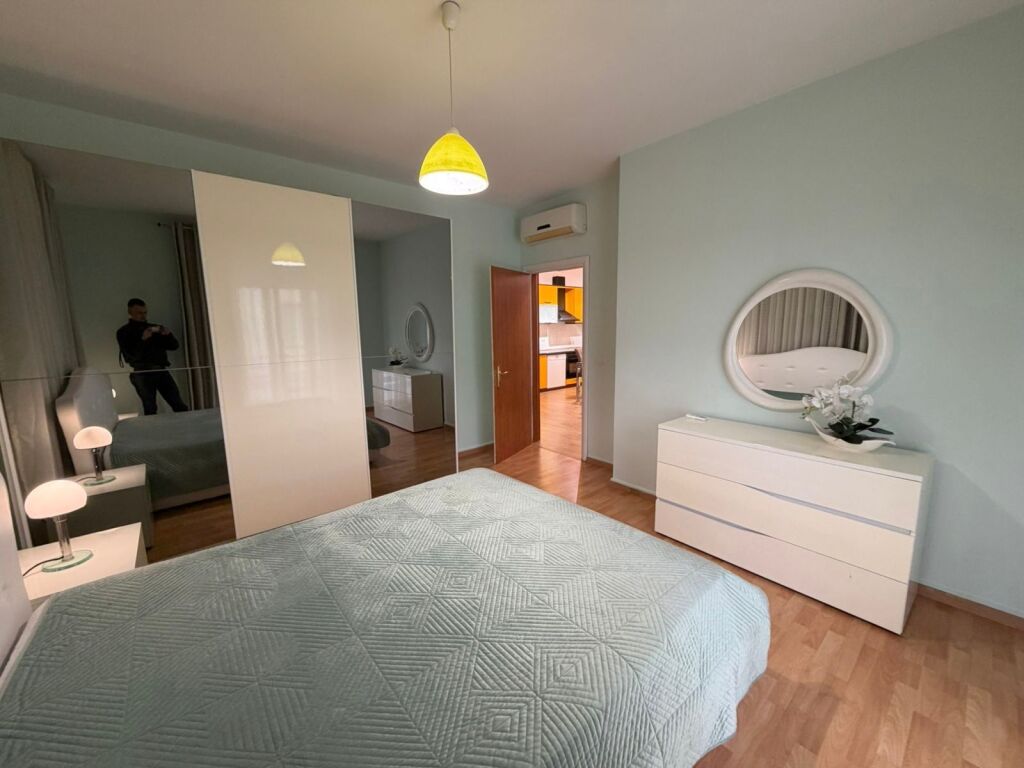 Liqeni i Thate 2+1+2 me Qera