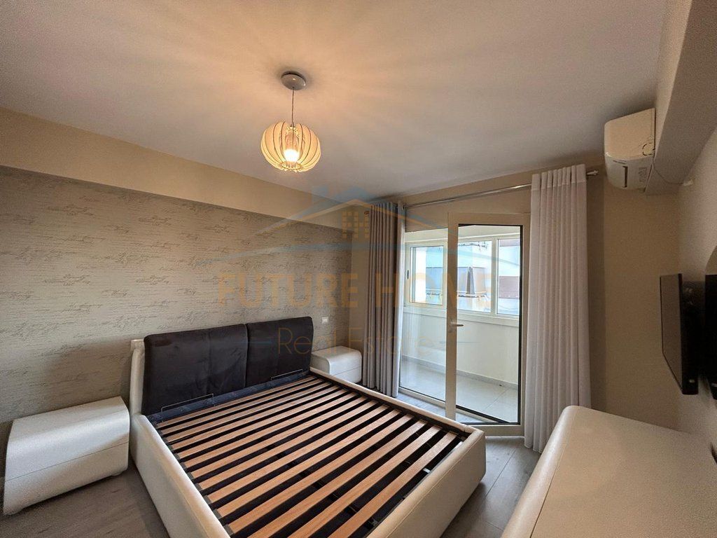 Shitet Apartament 2+1, Rruga e Portit, Durrës