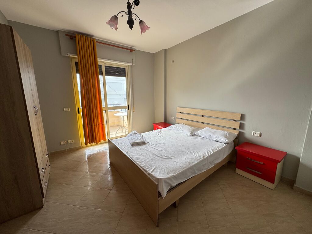 Shitet Apartament 1+1