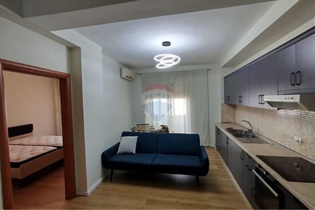 Apartment 1+1 for rent at Komuna e Parisit