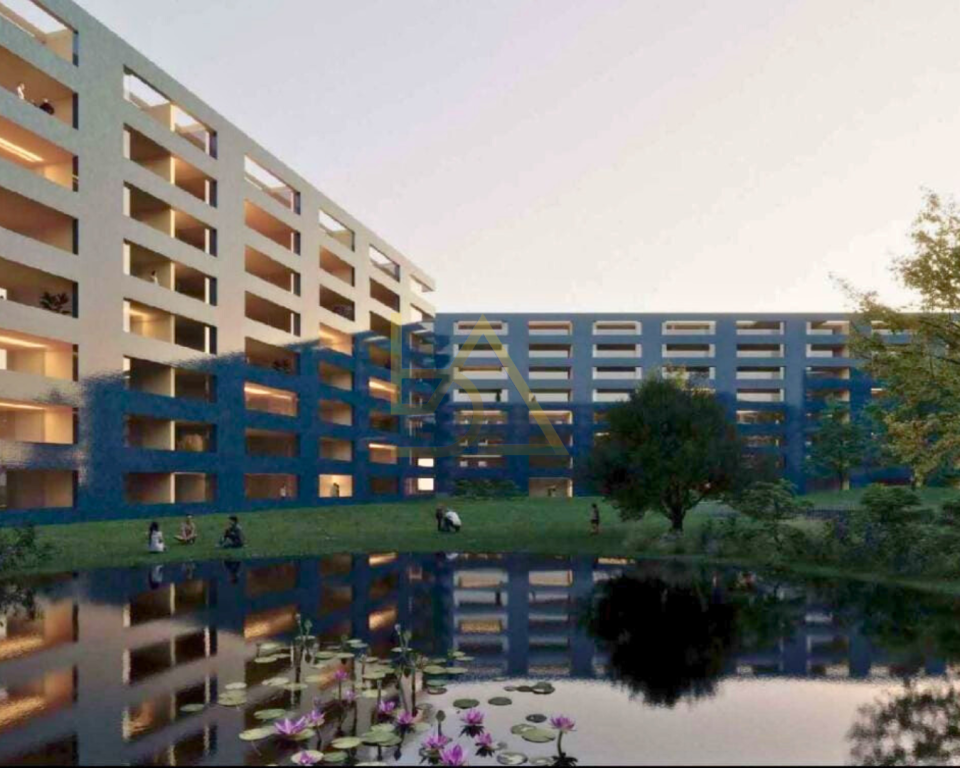 8 Kullat – Mezez, Tiranë