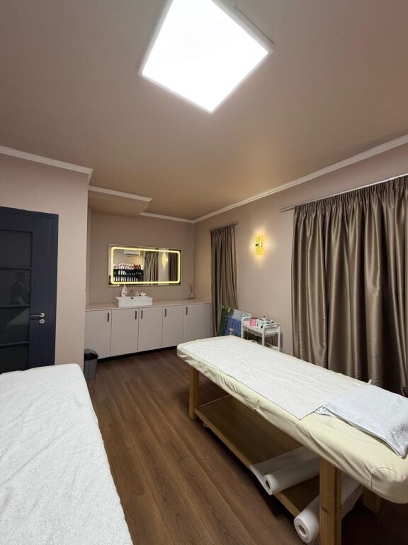 SHOP FOR RENT 115 M2 PARIS COMMUNE 2,000 EURO