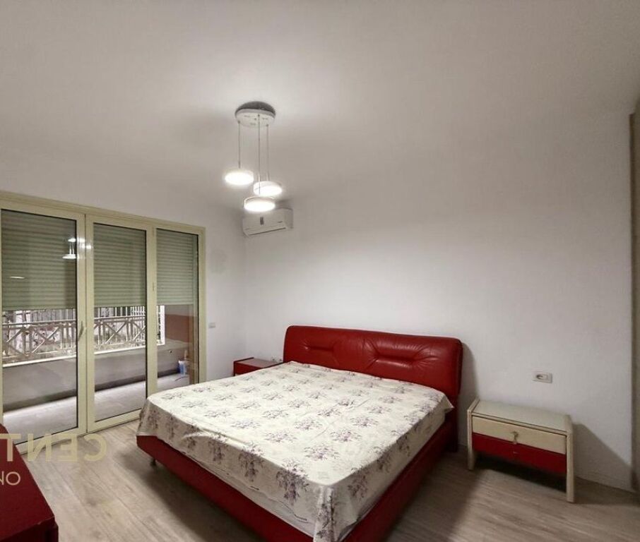 jepet apartament me qera  1+1 tek liqeni i thate rruga eduard mano
