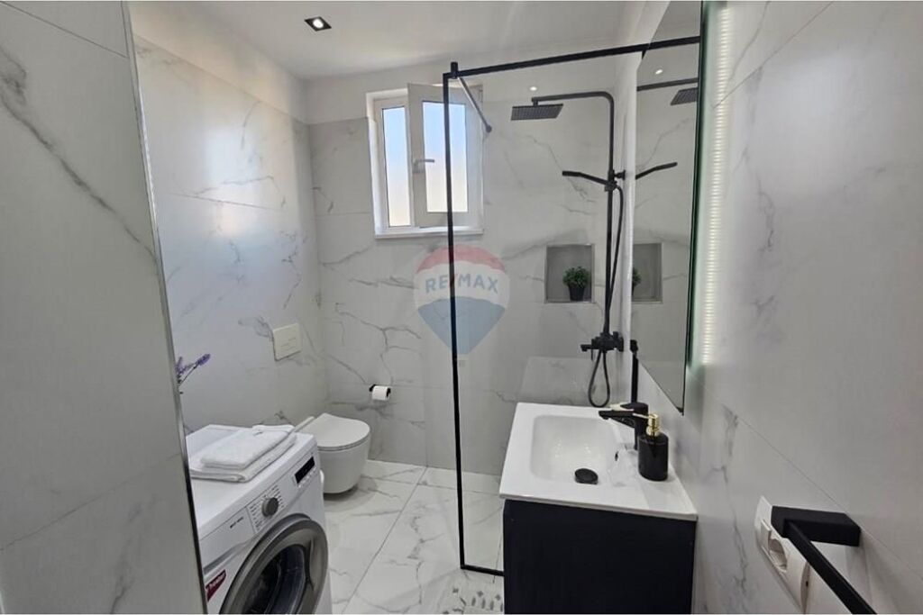 Jepet me qira apartament 1+ 1  tek 21 Dhjetori