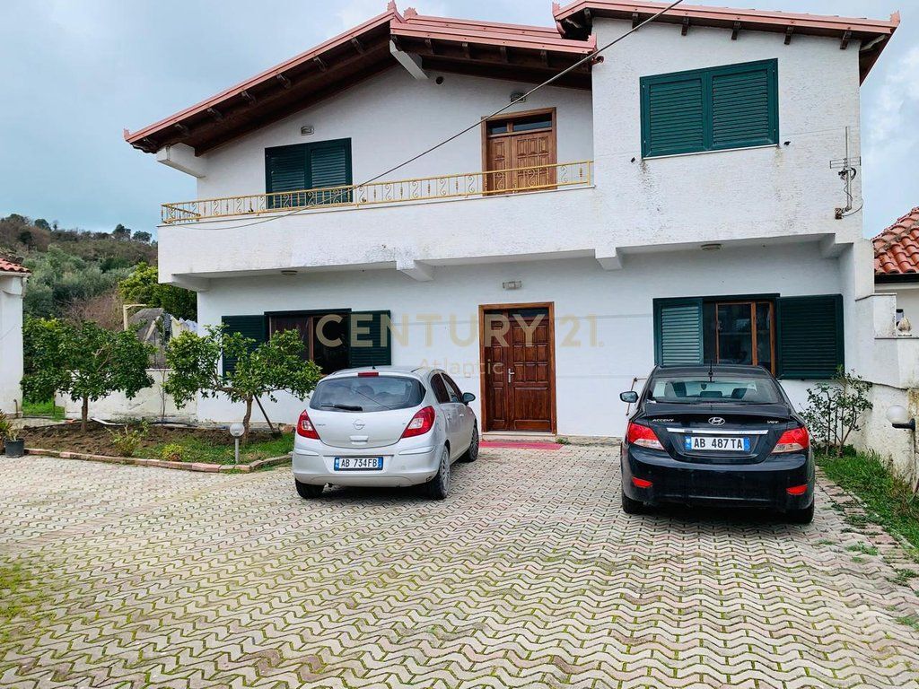 Vile 2-kateshe me qera, ne Porto Romano