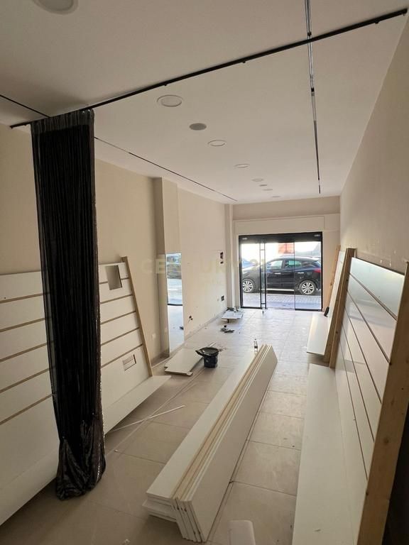 AMBIENT BIZNESI ME QERA TEK LAGJIA NR 6 NE DURRES