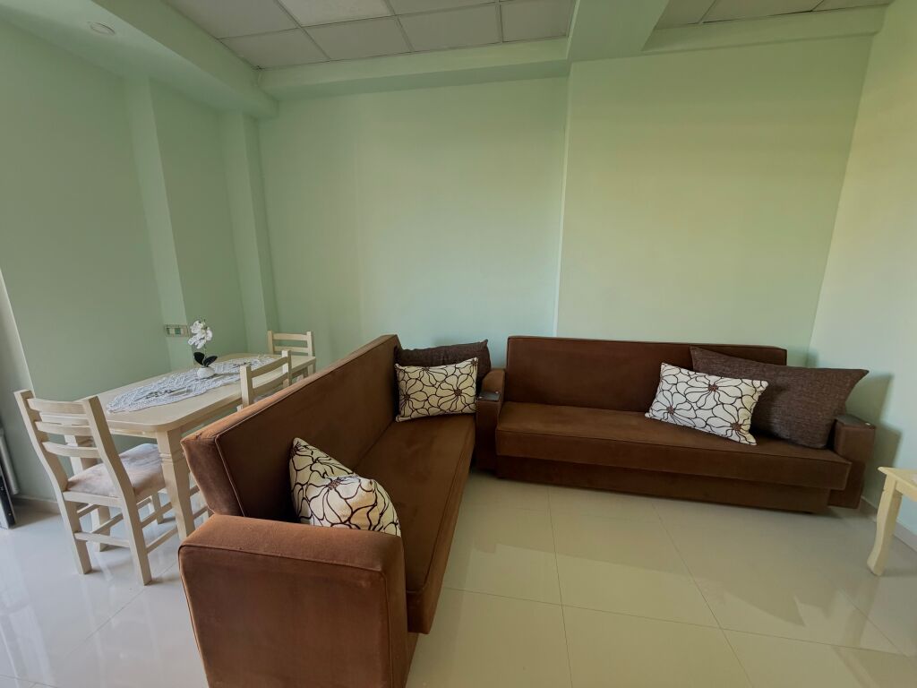 Shtepi me qera 300€