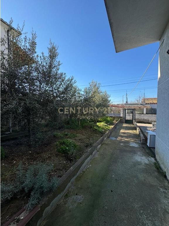 Villa for sale – Arapaj, Durrës Strategic location near the main road .