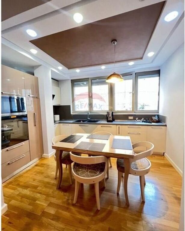 Apartament 2+1 per qira prane Qendres