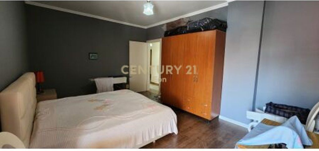 SHITET APARTAMENT 2+1 TE RRUGA E RE E PORTIT