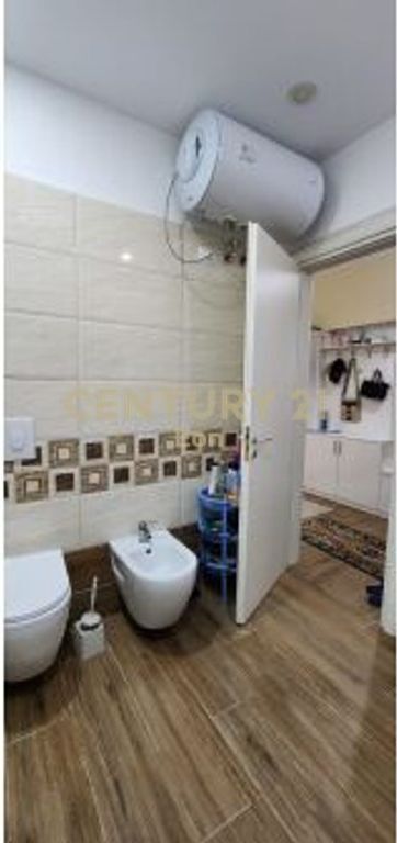 SHITET APARTAMENT 2+1 TE RRUGA E RE E PORTIT