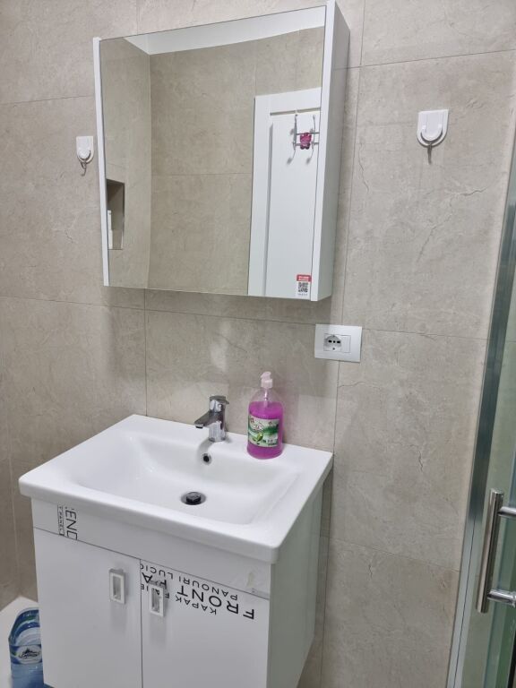 Apartament 1+1 me Garazh për Qira – Komuna e Parisit