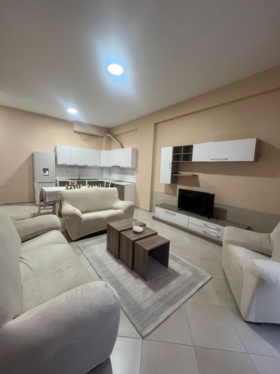 Jepet Me Qera Apartament 1+1+1 Ballkon