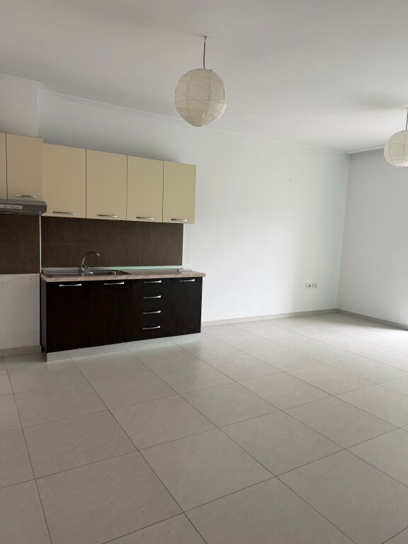 Apartament me qira 1+1 te Komuna e Parisit!