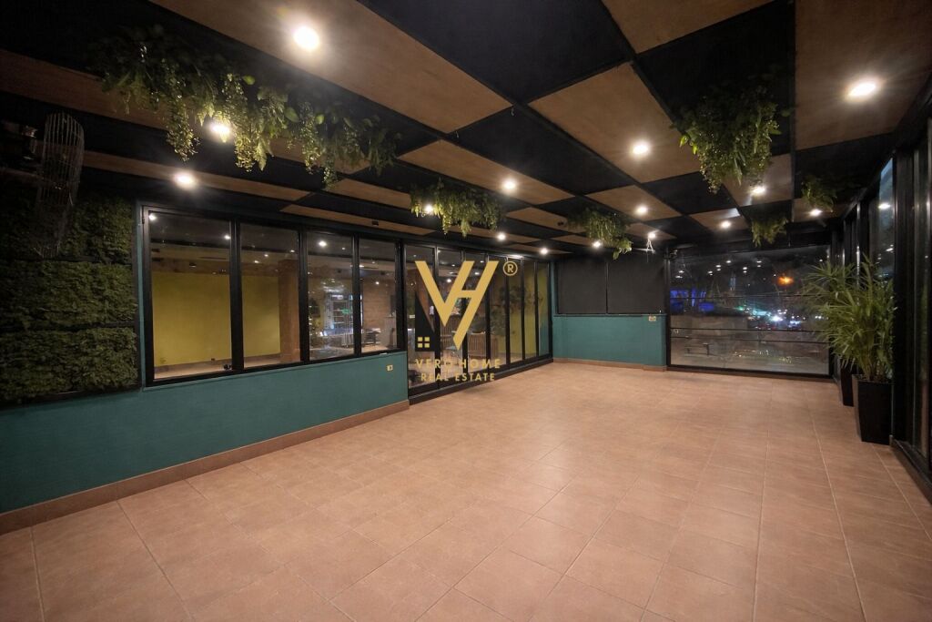 JEPET AMBIENT BIZNESI 150 M2 ME QERA SAUK I RI 2.000 EURO