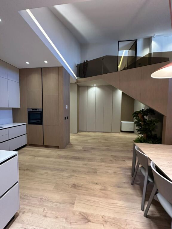 IN AFFITTO | DUPLEX DI LUSSO 3+1+2 + POSTO AUTO KODRA E DIELLIT