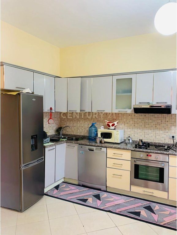 Vile 2-kateshe me qera, ne Porto Romano