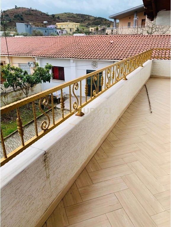 Vile 2-kateshe me qera, ne Porto Romano