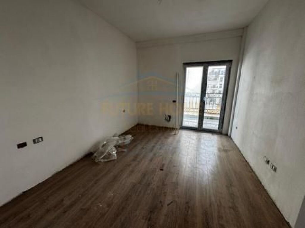 Shitet, Apartament 1+1, Sauk, Porta Tirana e Re, Tiranë.