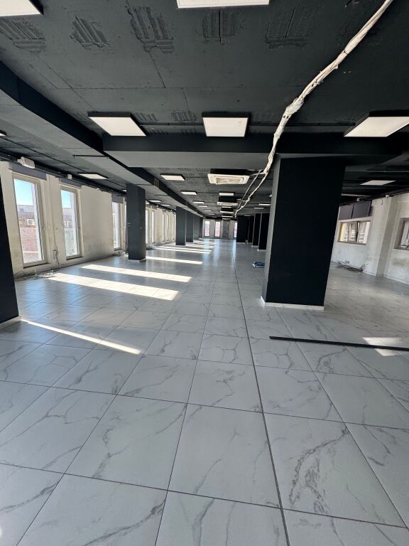 ZYRE 1100 M2 PER QERA ZOGU I ZI