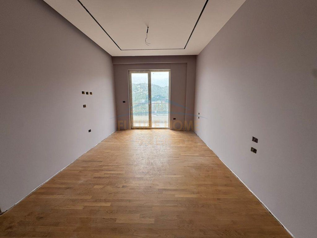 Shitet, Penthouse 3+1+3 Poste Parkimi, Green Terrace, Liqeni i Thate, Empire64131