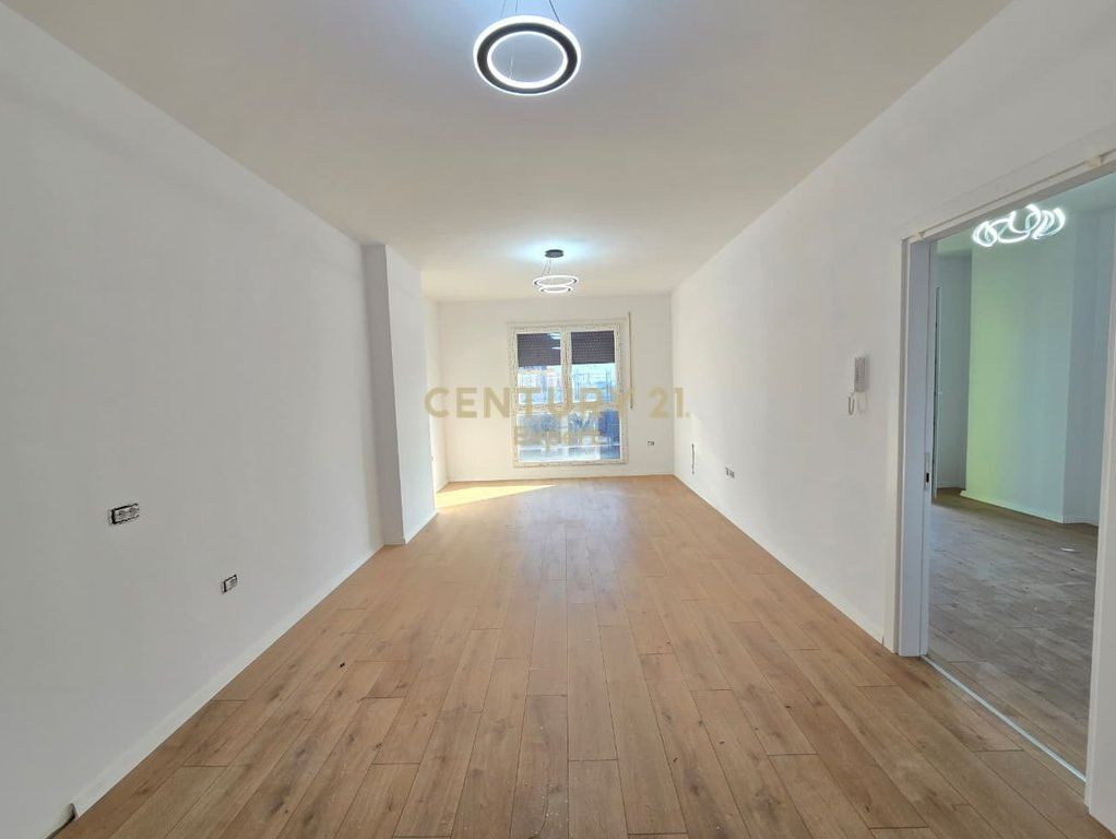 SHITET APARTAMENT 1+1, NE PASKUQAN TE COLOR SPLASH