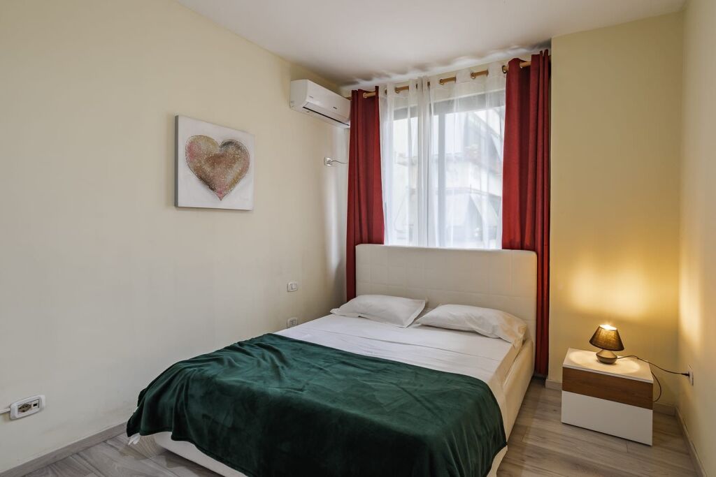 Apartament 3+1+2 me qera tek Ish Ekspozita