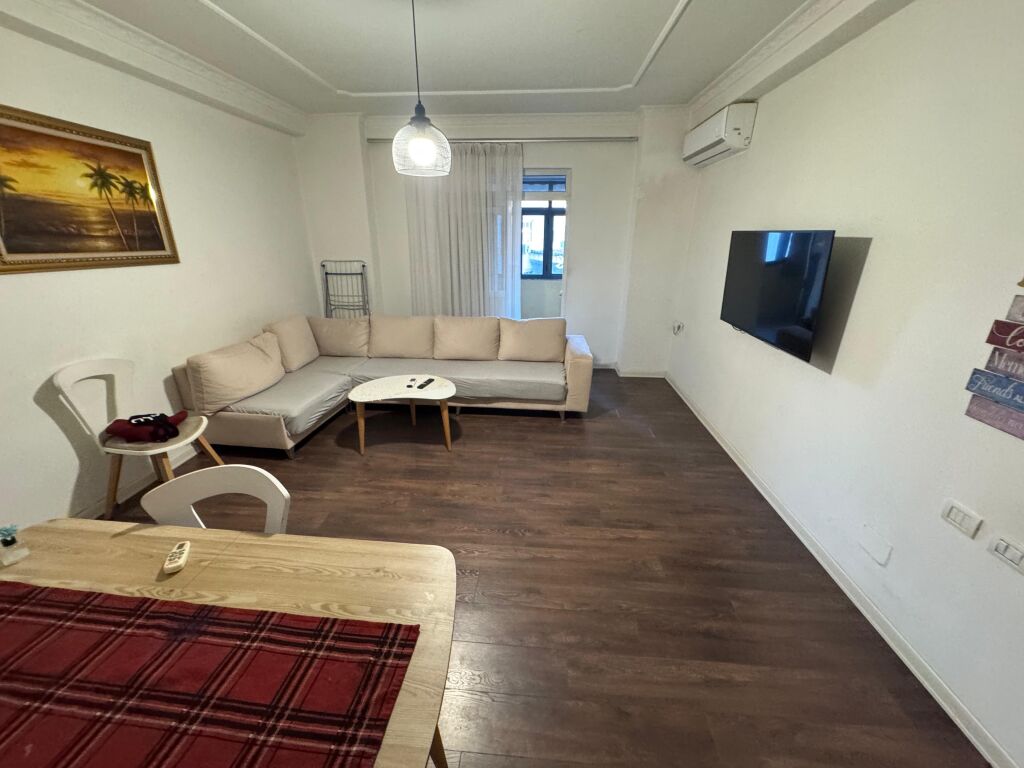 Jepet me qera Apartament 2+1  Adresa : Dob Bosko afer Spar  E mobiluar  Kati 2 pa ashensor  Cmimi 600€