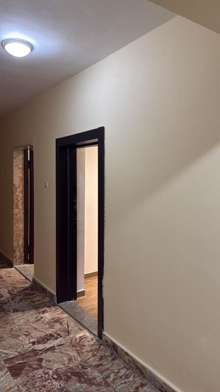 Jepetn ambjente zyrash me qera