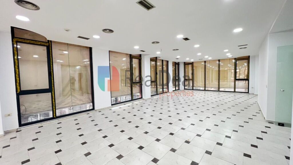 Near Myslym Shyri, an Ideal Space for Clinics is for Rent, Together with 2 Parking Spots!!