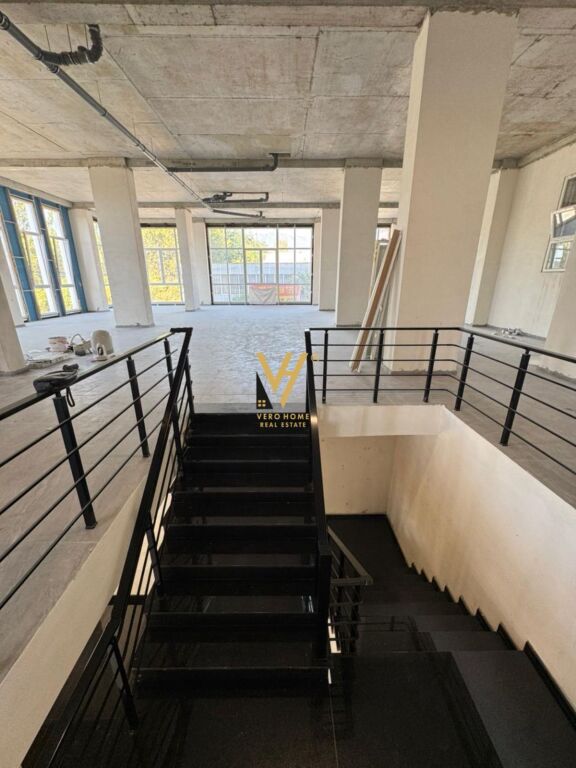 JEPET AMBIENT BIZNESI 1.100 M2 TE BULEVARDI I RI 6.800 EURO