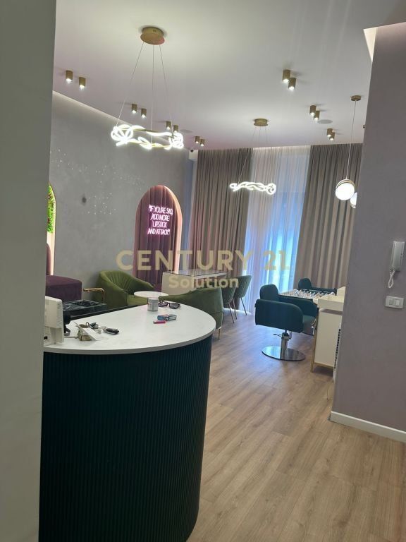 JEPET ME QERA PARUKERI NE KOMUN TE PARISIT