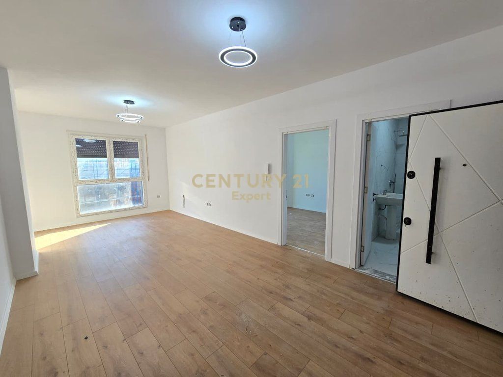 SHITET APARTAMENT 1+1, NE PASKUQAN TE COLOR SPLASH