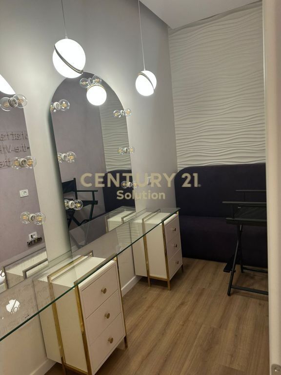 JEPET ME QERA PARUKERI NE KOMUN TE PARISIT