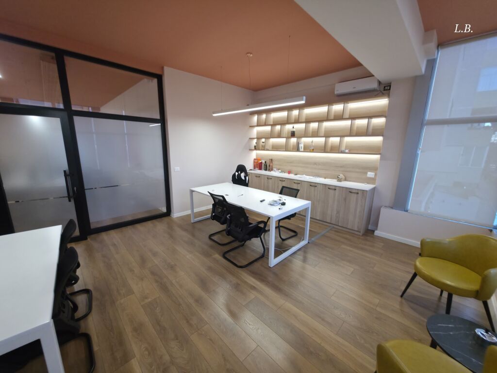 🏢 Office for Rent 220 m²