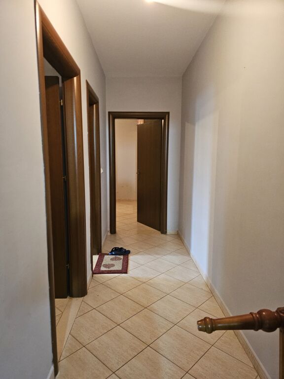 Affittasi 2+1+1 KTHESA E KAMZES MALAZIANI 400 mila lek