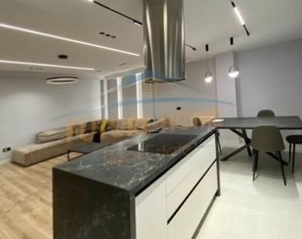 Qira, Apartament 2+1 te Myslym Shyri, pranë Karburant Kastrati