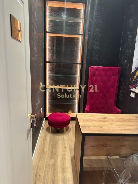 JEPET ME QERA PARUKERI NE KOMUN TE PARISIT