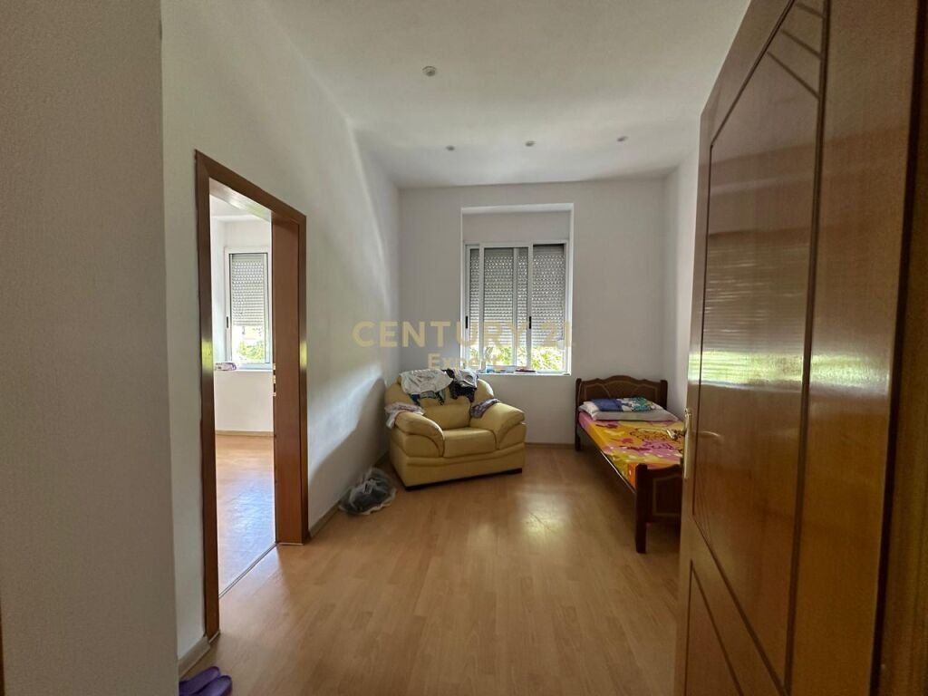 APARTAMENT 3+1 ME QIRA PER ZYRA PRANE TAIWANIT