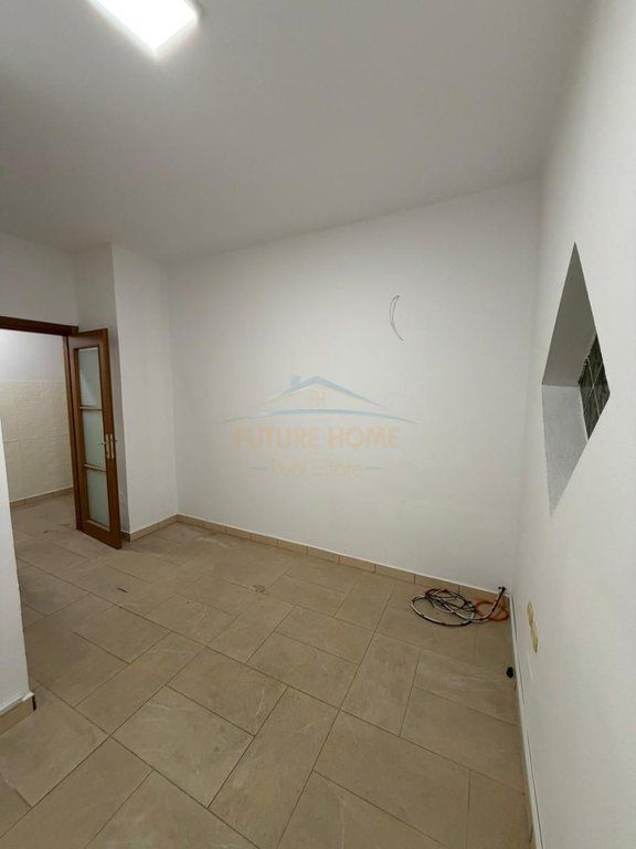 Shitet apartament 2+1+2 Rruga e Kavajes